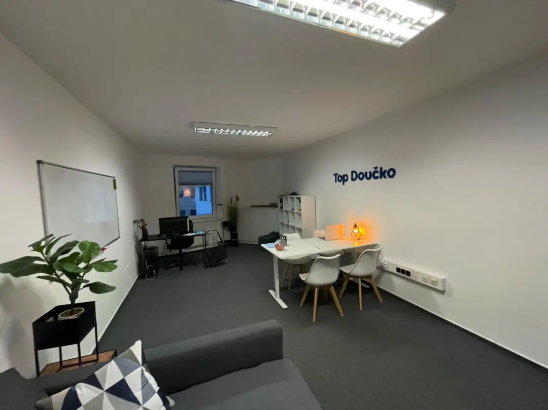 The TopDoučko office